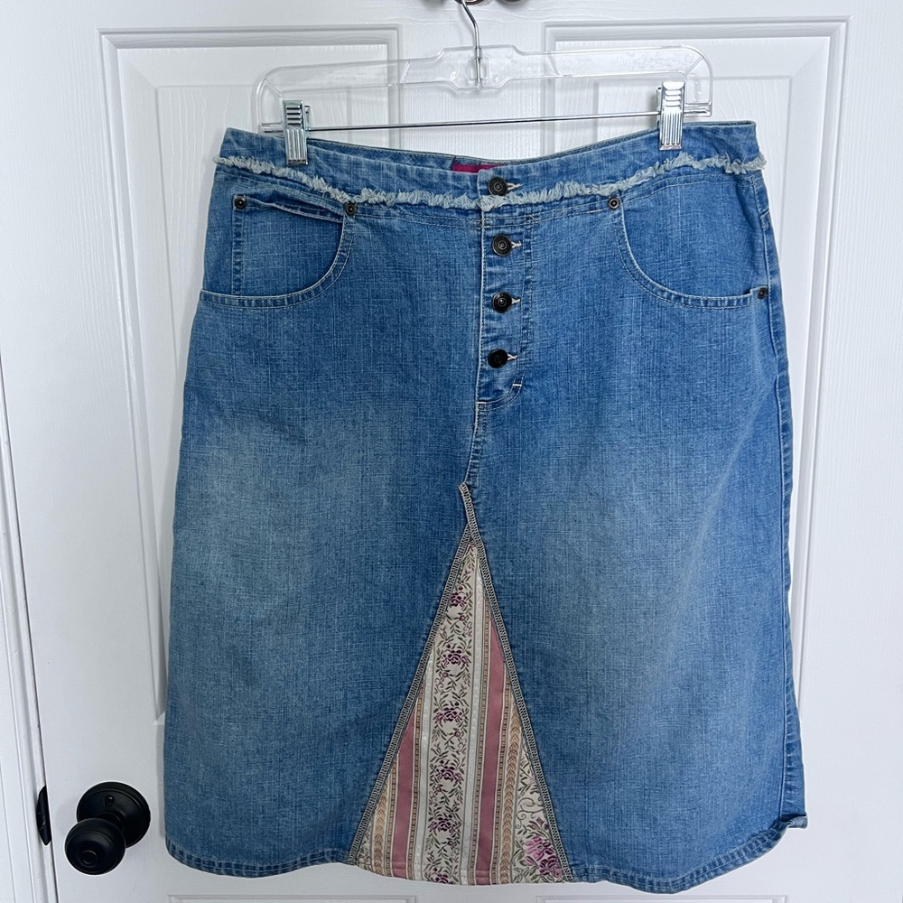 Gloria Vanderbilt Blue Denim A-Line Skirt with Floral Panel